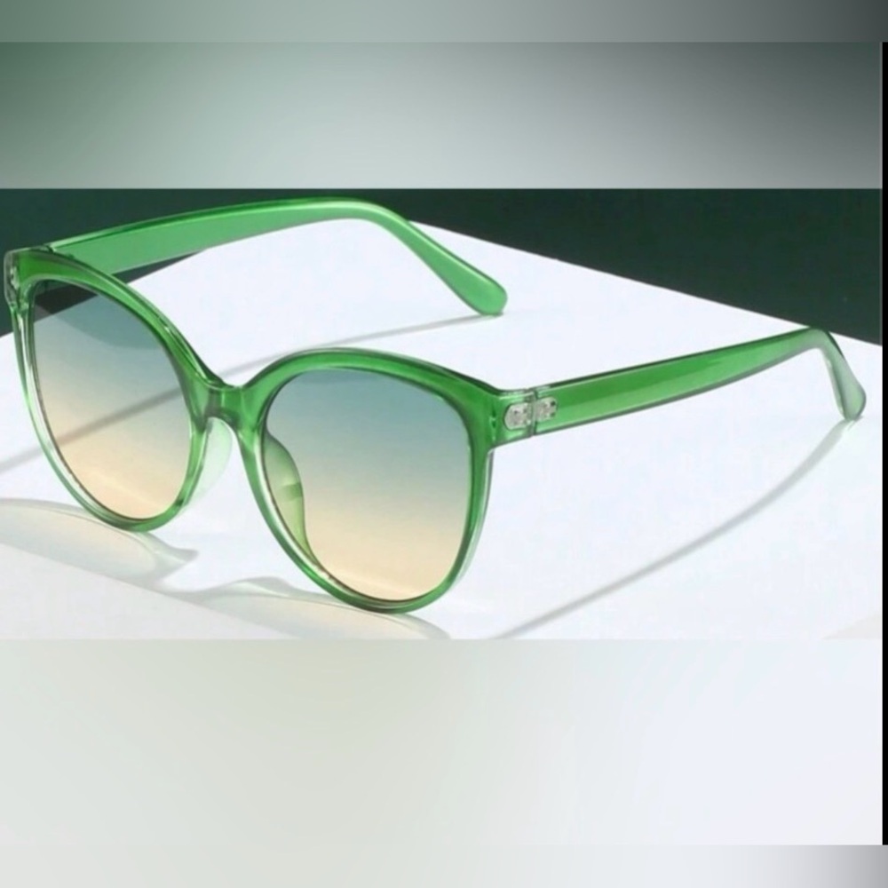 Green Transparent Cat-Eye Sunglasses - Unbranded